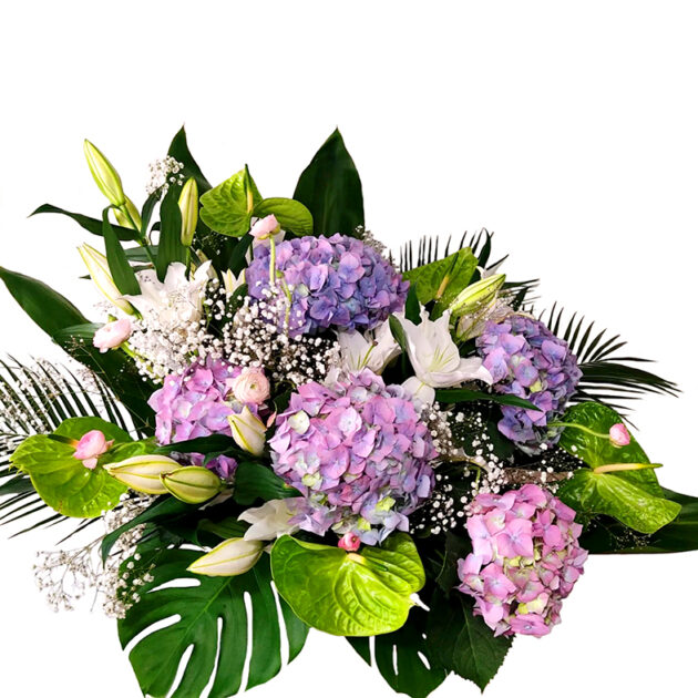 Centro de hortensias con liliums y anthuriums